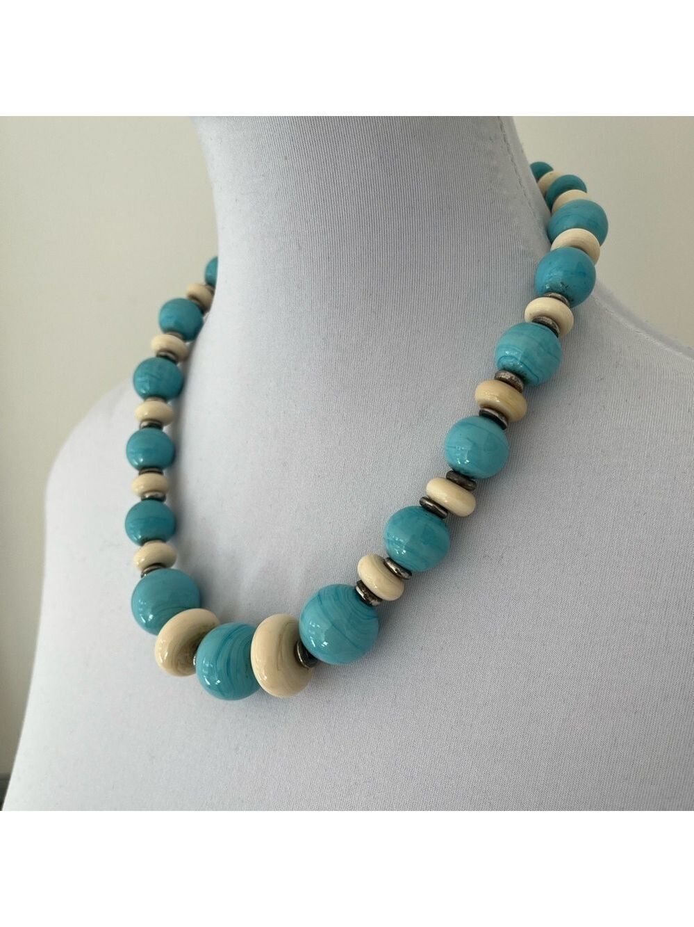 VINTAGE Graduated Bead Necklace Blue Cream Push Button Clasp 18" Classic Chic